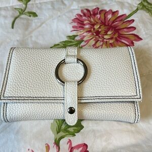 💖Jewelry Wallet, white/black with zippered sections for all jewelry storage.